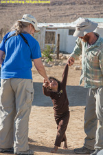 Charlotte and Rani playing with Bedouin child
